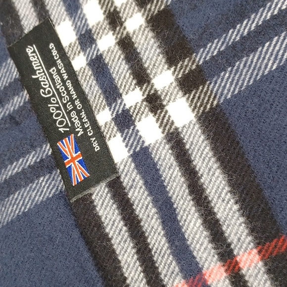 Fashion Scarf - Picture 2 of 6